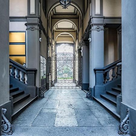 Ad Un Passo Dal Duomo Elegante Appartamento Wifi Milan Bagian luar foto
