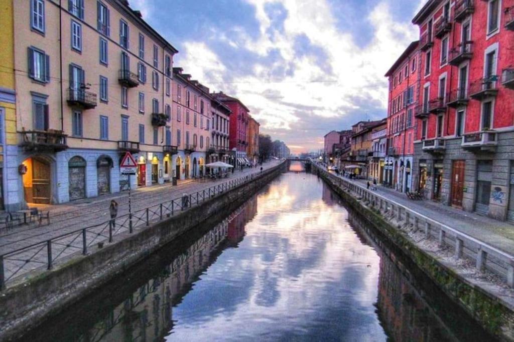 Ad Un Passo Dal Duomo Elegante Appartamento Wifi Milan Bagian luar foto
