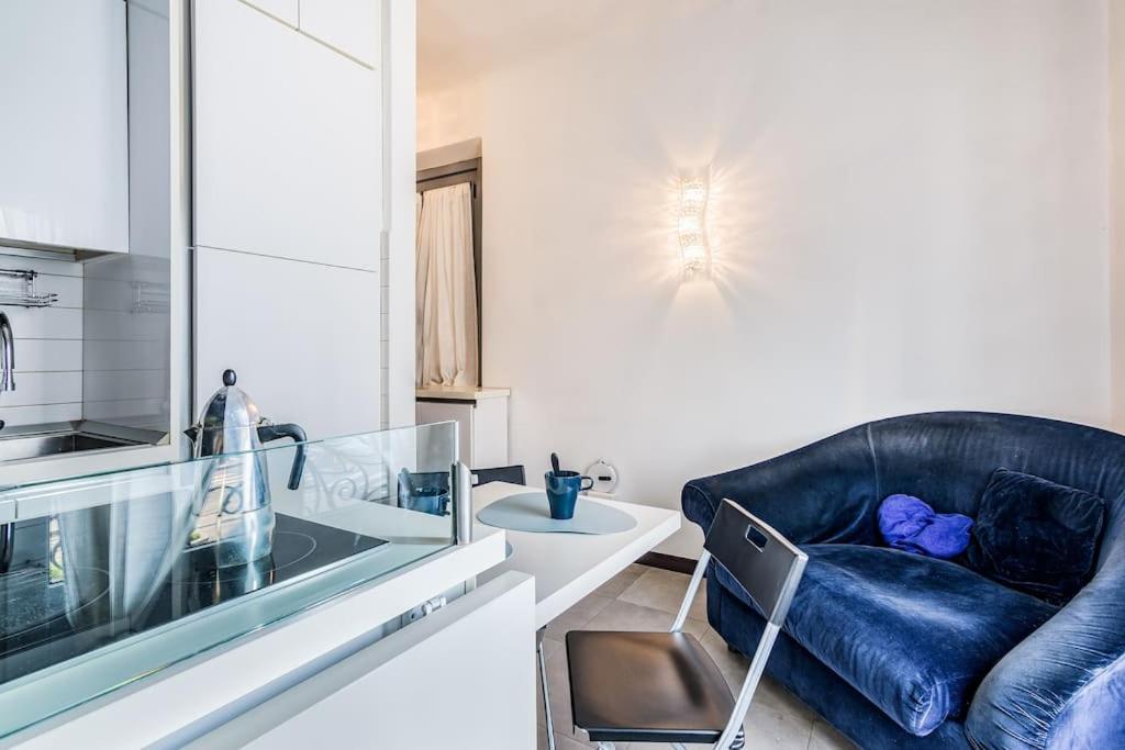 Ad Un Passo Dal Duomo Elegante Appartamento Wifi Milan Bagian luar foto