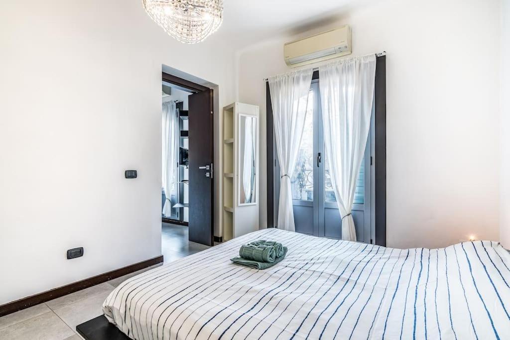 Ad Un Passo Dal Duomo Elegante Appartamento Wifi Milan Bagian luar foto